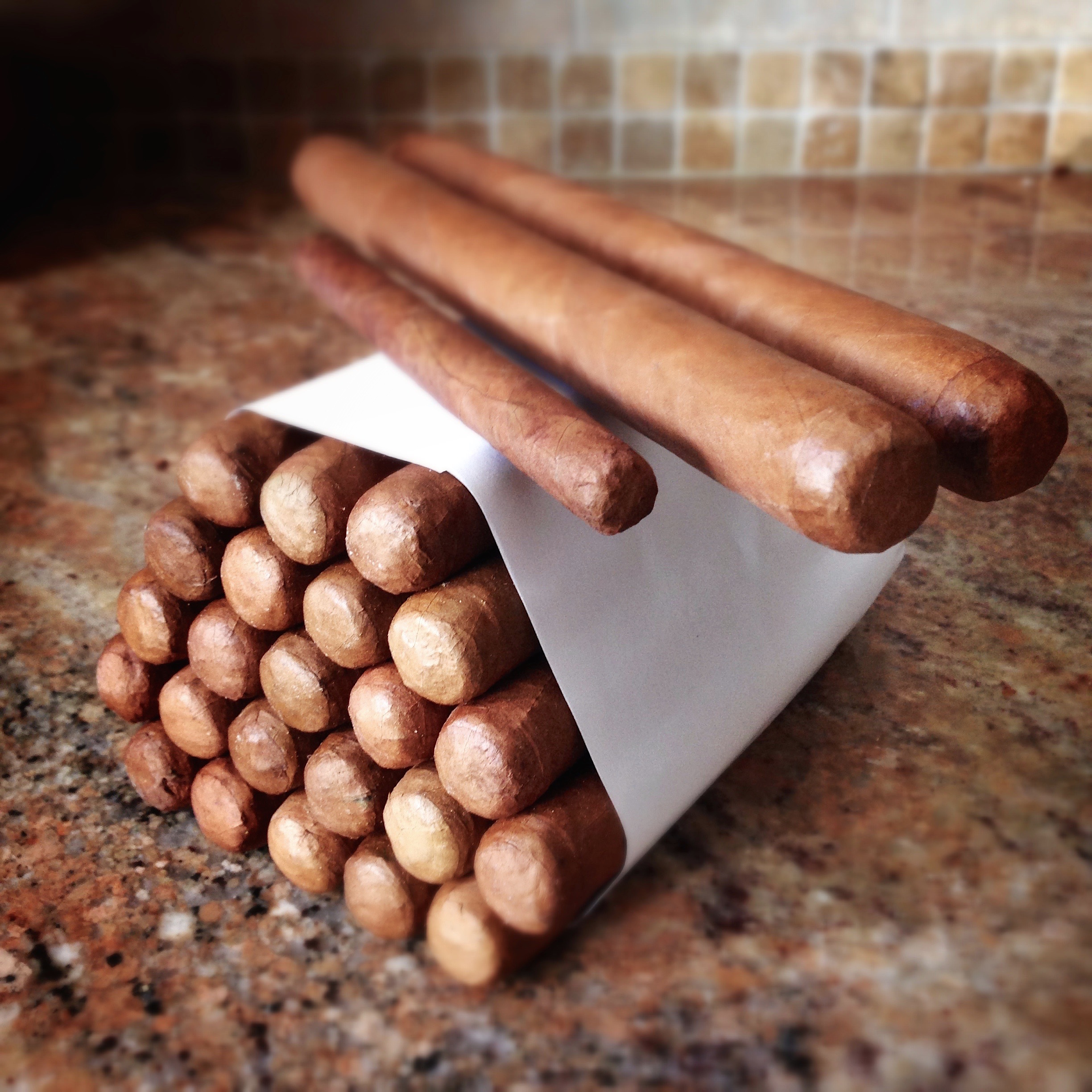 HOW TO KEEP CUBAN CIGARS FRESH - think orange