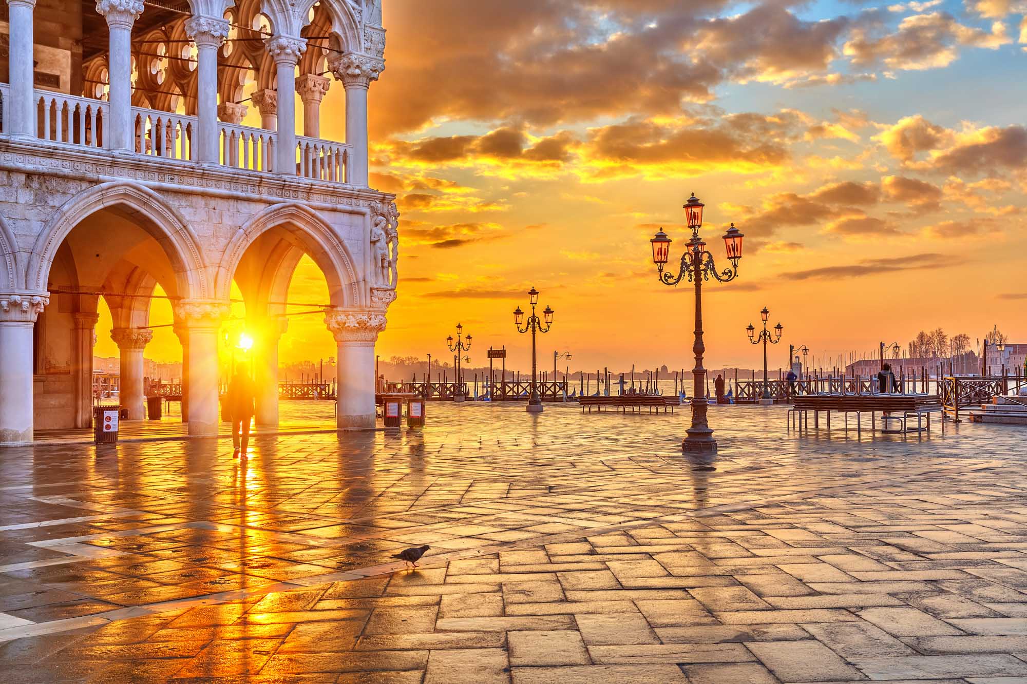 TOP 7 ATTRACTIONS IN VENICE – think orange